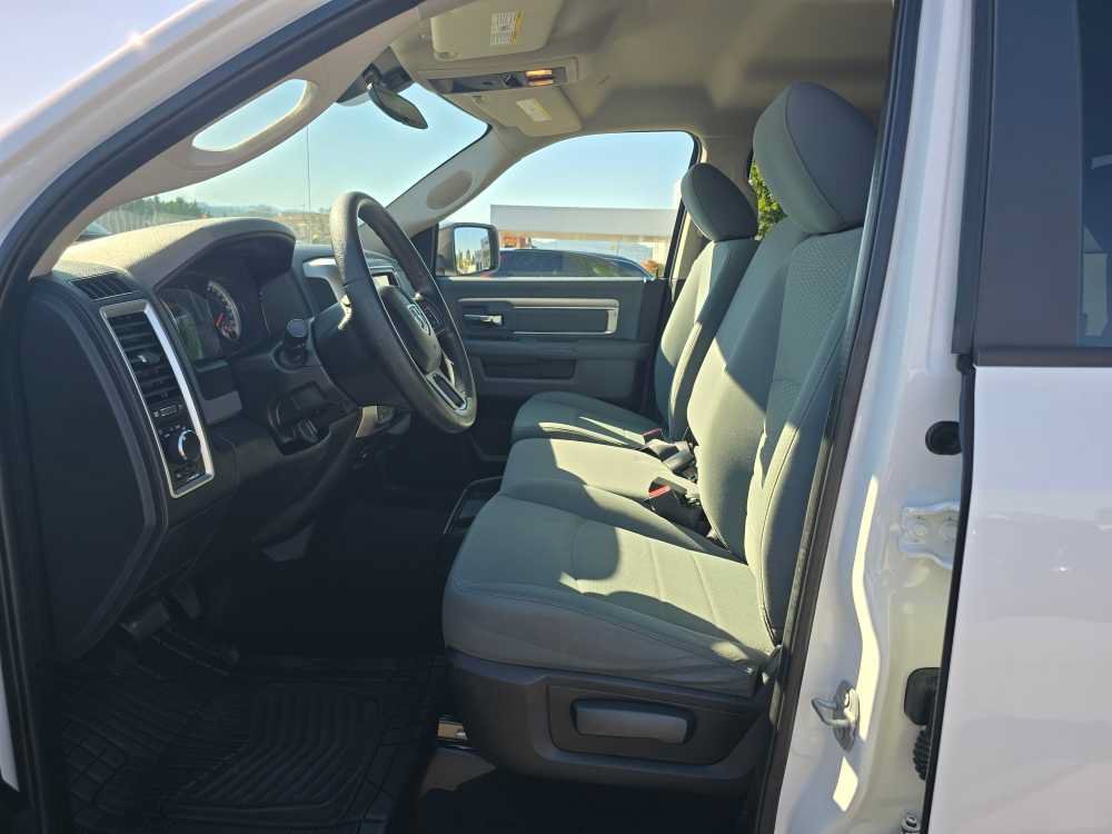 Used 2017 RAM 1500 Classic SLT AWD/4WD image 10