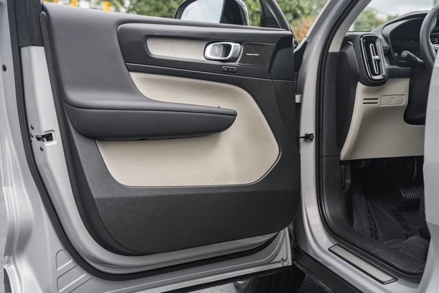 Certified 2023 Volvo XC40 B5 Ultimate w/ Protection Package Premier AWD/4WD image 41