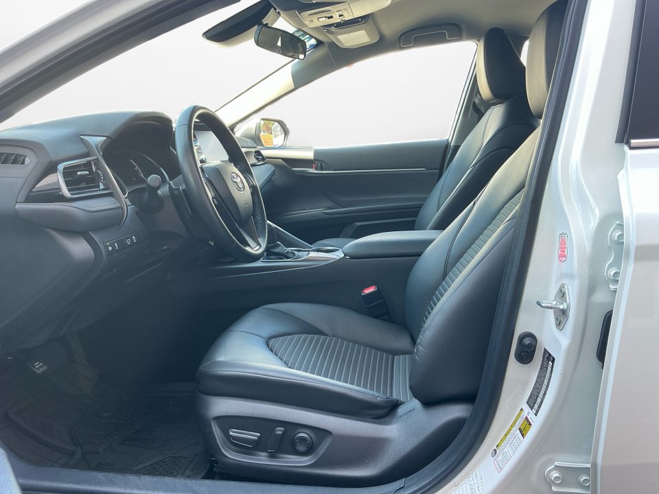 Used 2023 Toyota Camry SE FWD image 11