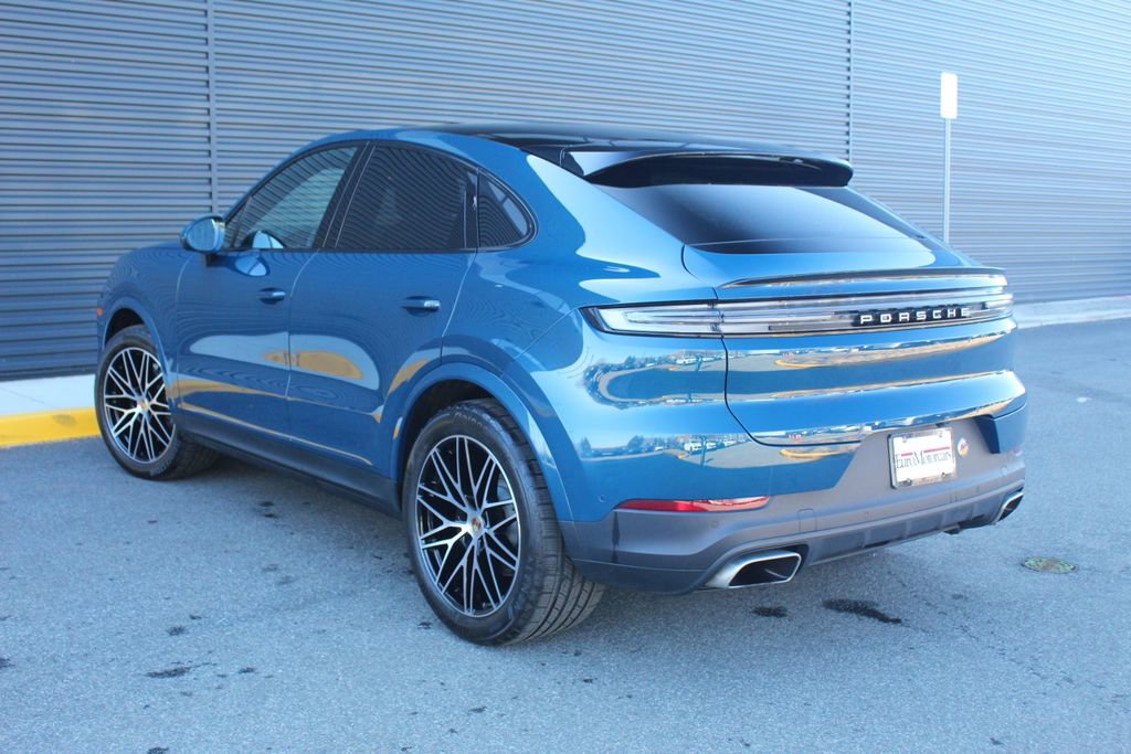 Certified 2025 Porsche Cayenne Coupe AWD/4WD image 3