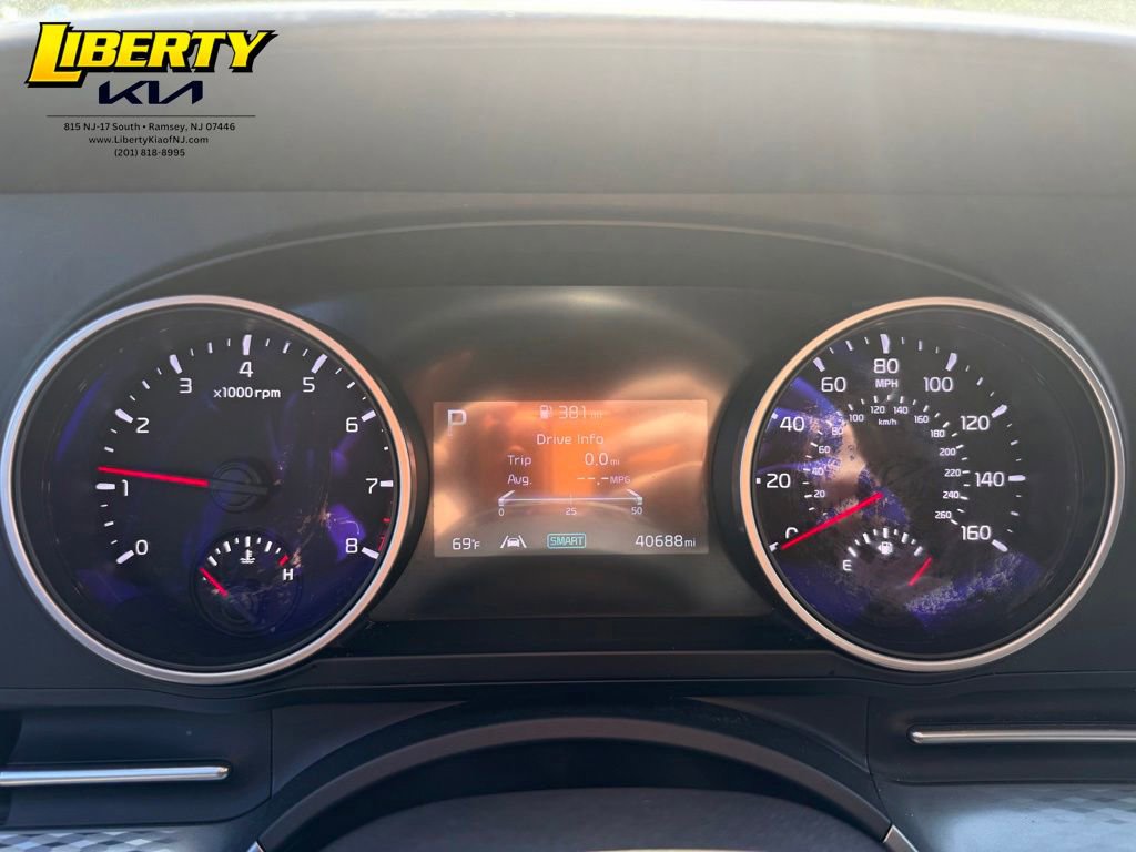 Used 2024 Kia Carnival LX FWD image 13