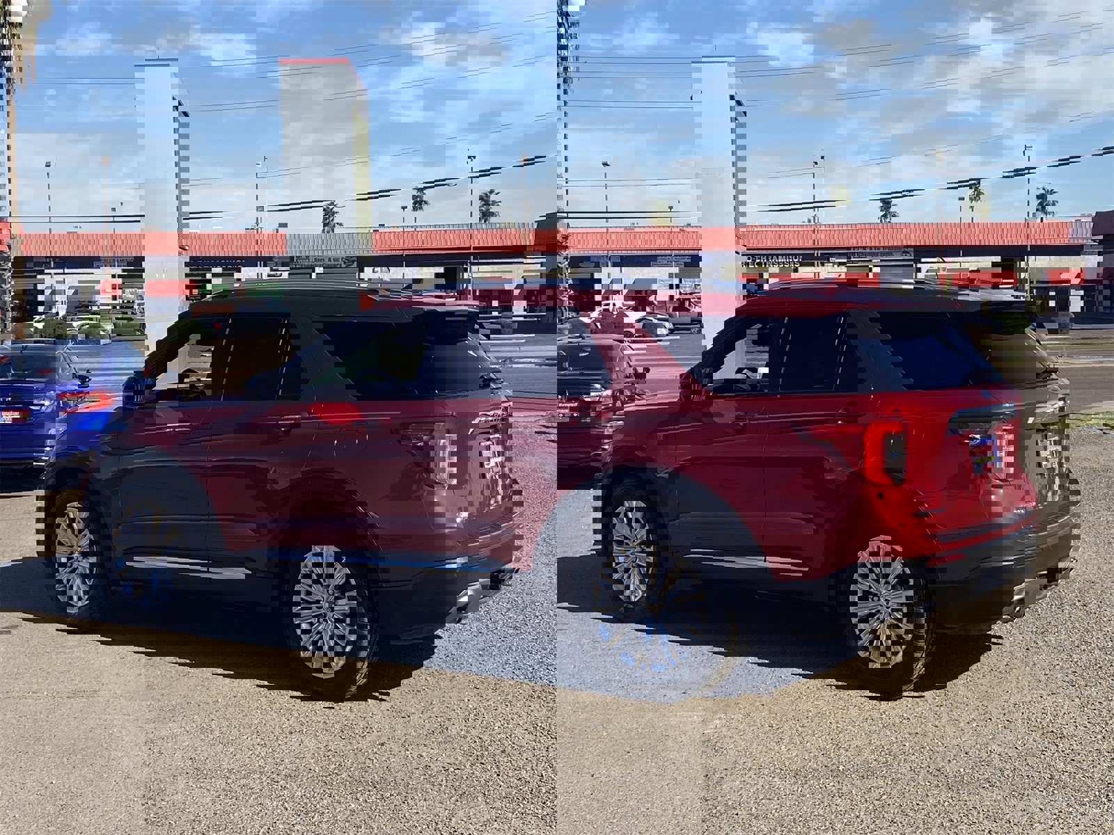 Used 2020 Ford Explorer Limited w/ Class III Trailer Tow Package image 4