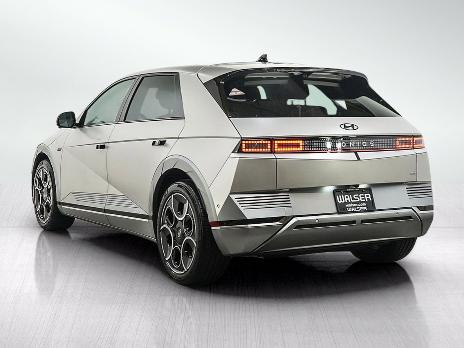 Certified 2024 Hyundai Ioniq 5 Limited AWD/4WD image 3