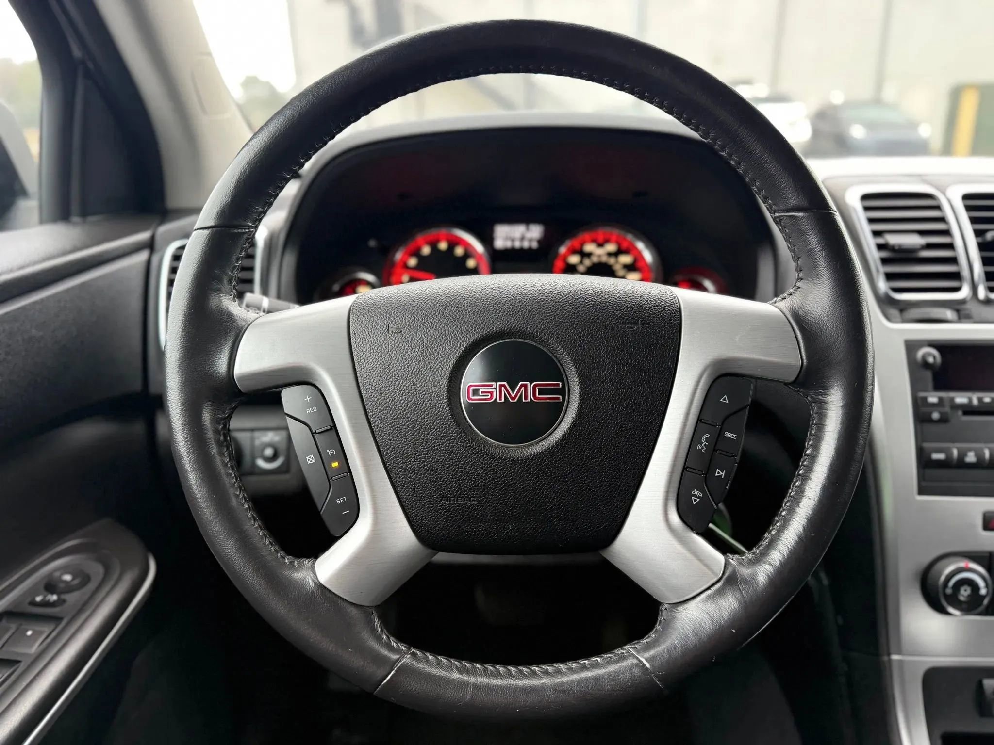 Used 2011 GMC Acadia SLE image 25