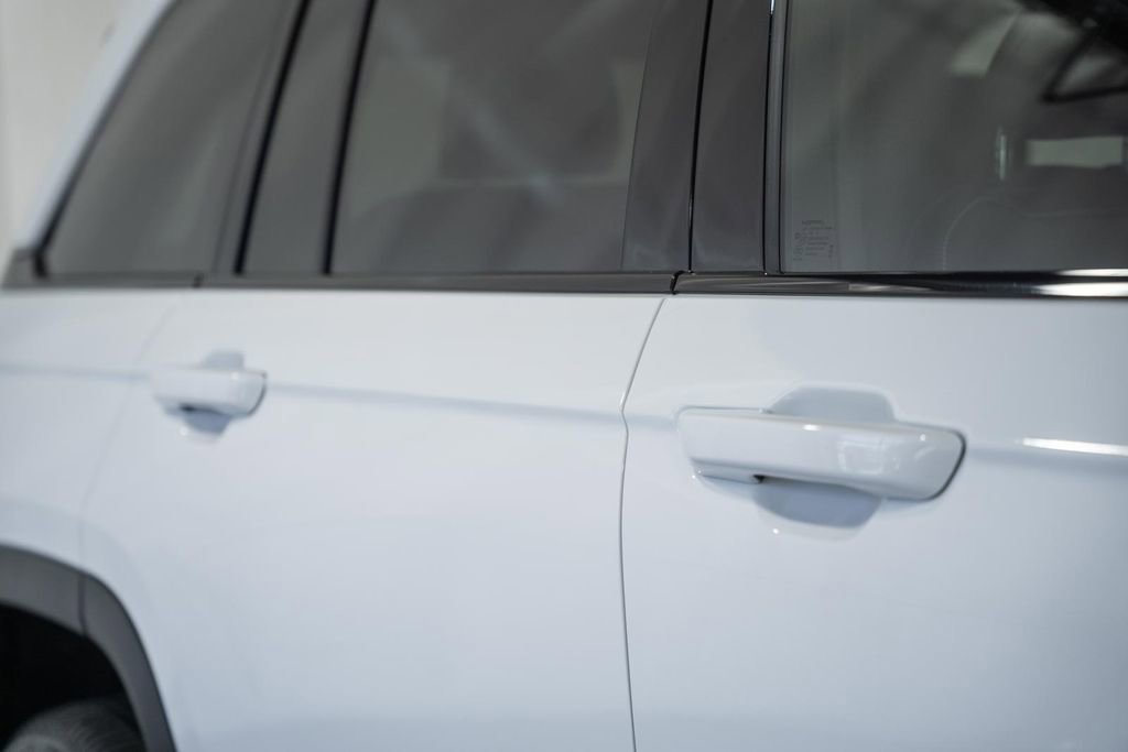 New 2026 Jeep Grand Cherokee Limited AWD/4WD image 15