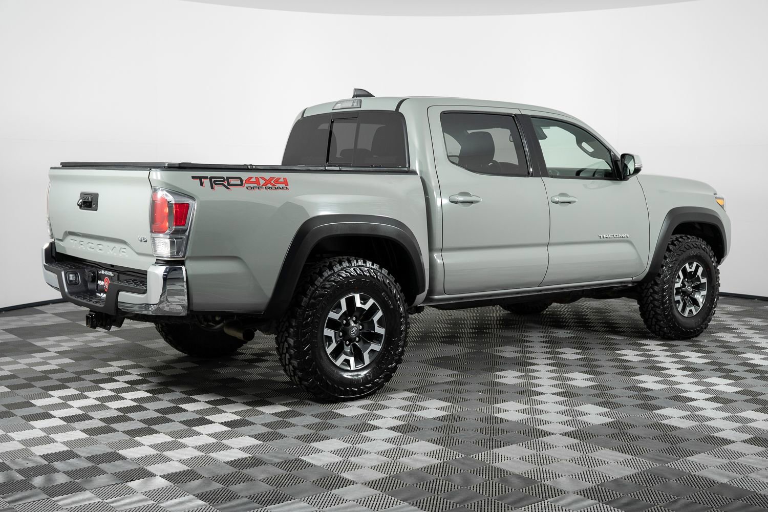 Used 2023 Toyota Tacoma TRD Off-Road image 8