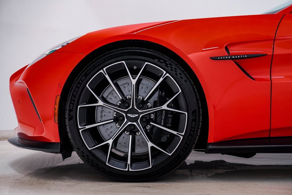 Used 2025 Aston Martin V8 Vantage Coupe image 14