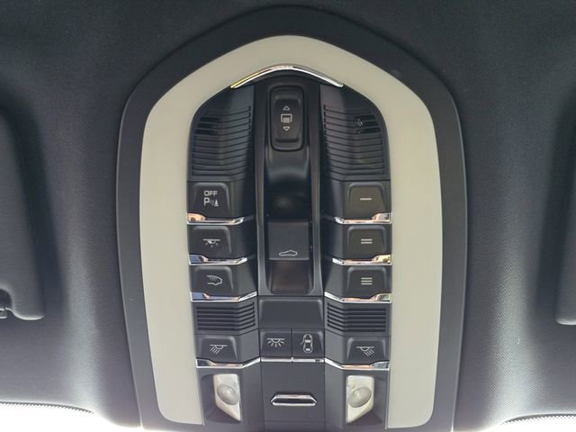 Used 2021 Porsche Macan image 25