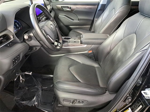 Used 2024 Toyota Highlander Limited image 20