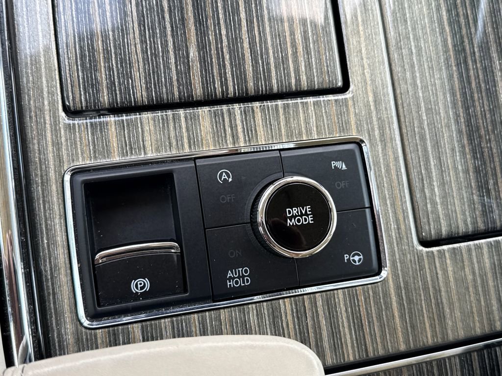 Used 2020 Lincoln Navigator L Black Label w/ Cargo Convenience Package AWD/4WD image 24