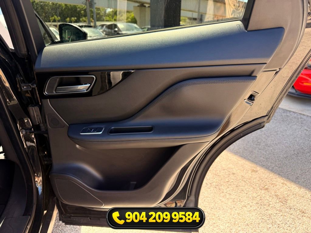 Used 2018 Jaguar F-PACE Premium image 33