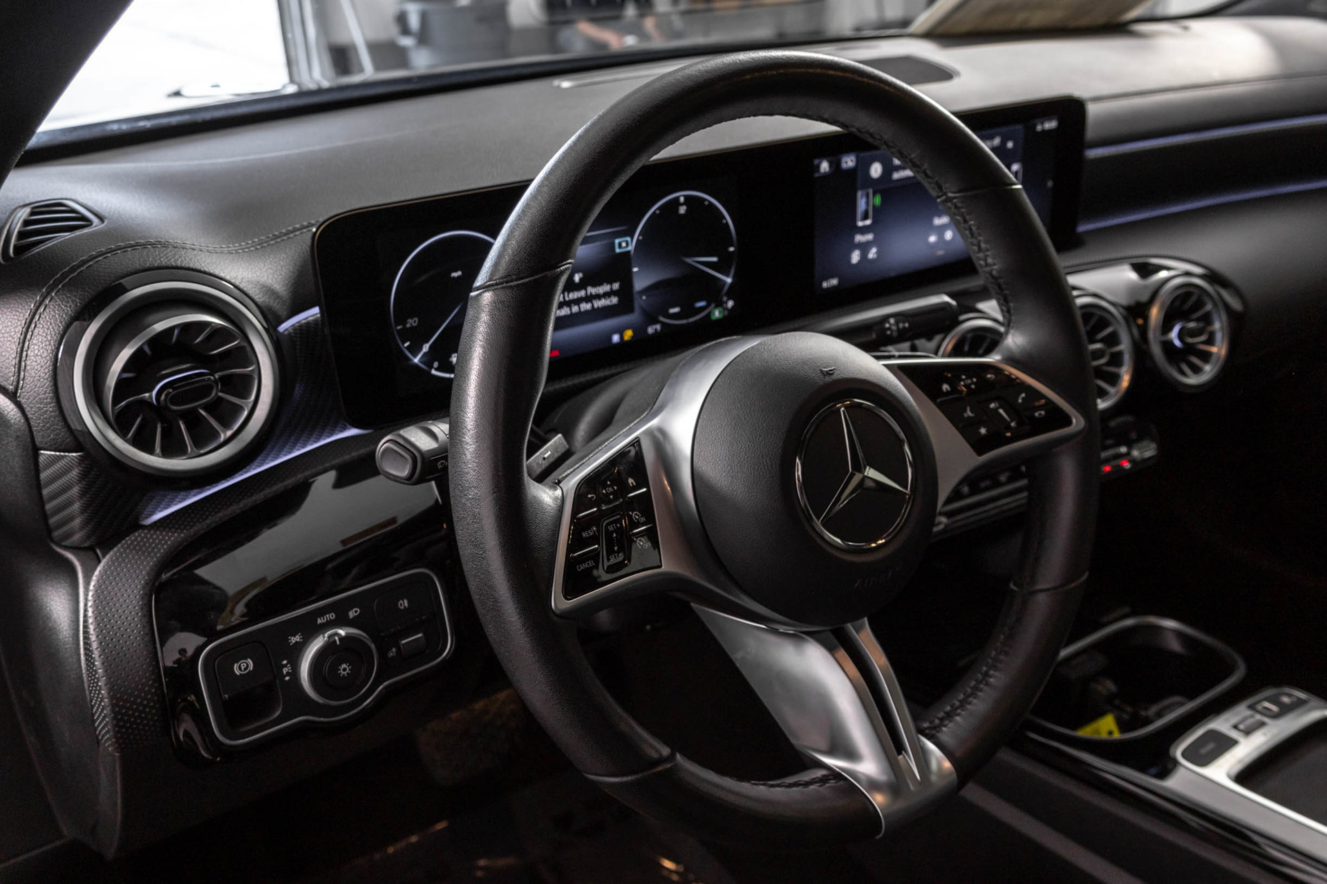 Used 2025 Mercedes-Benz CLA 250 4MATIC image 32