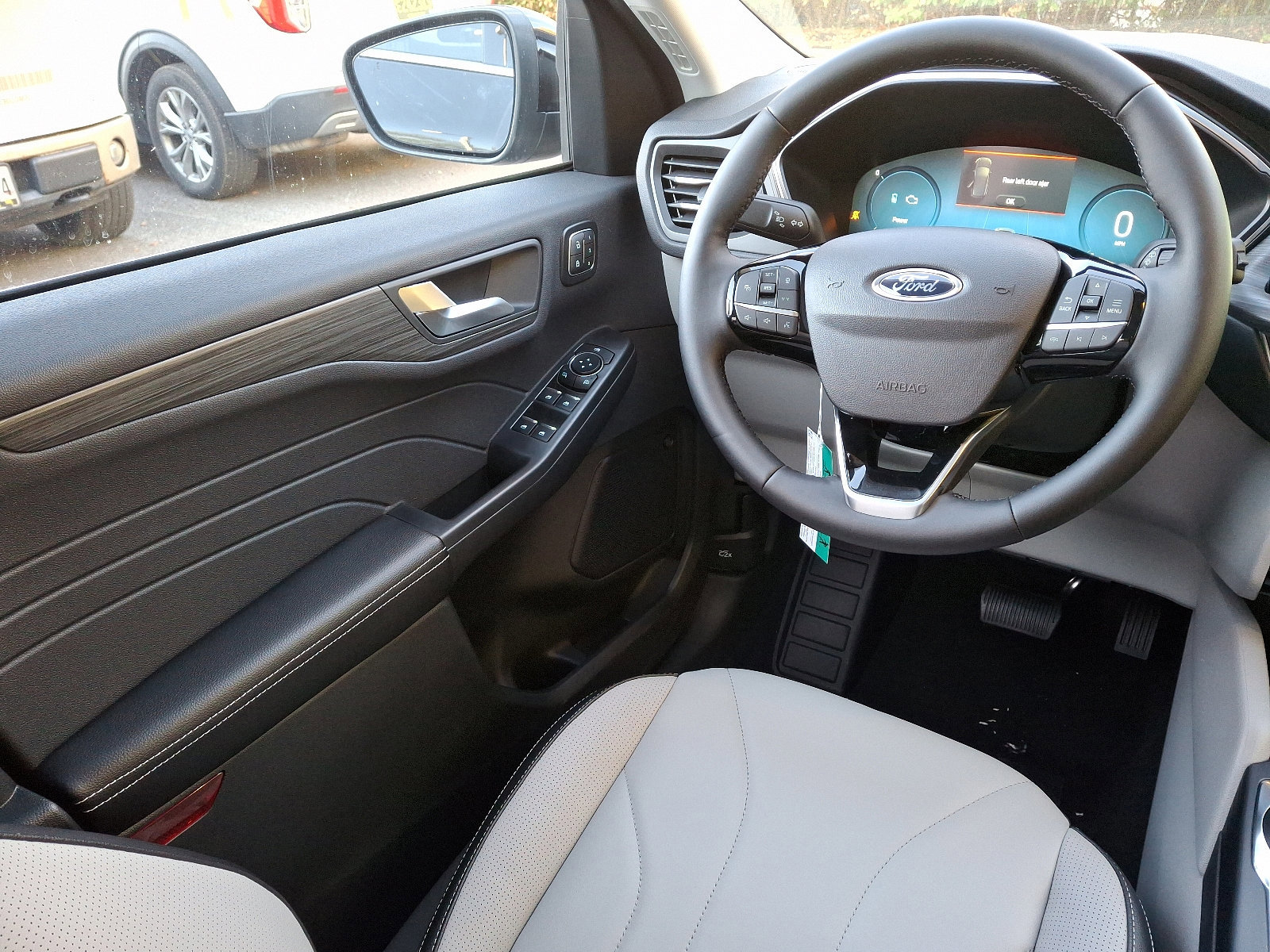 New 2025 Ford Escape SE w/ PHEV Premium Package image 16