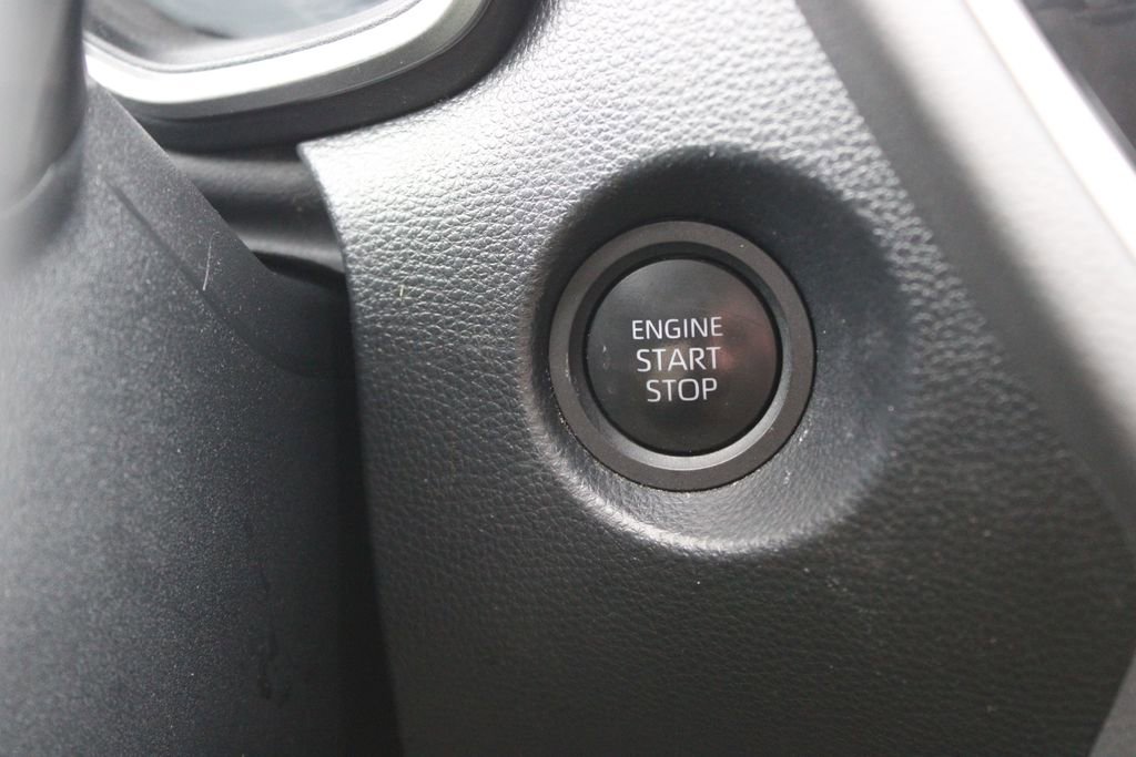 Used 2024 Toyota Corolla Cross XLE image 39