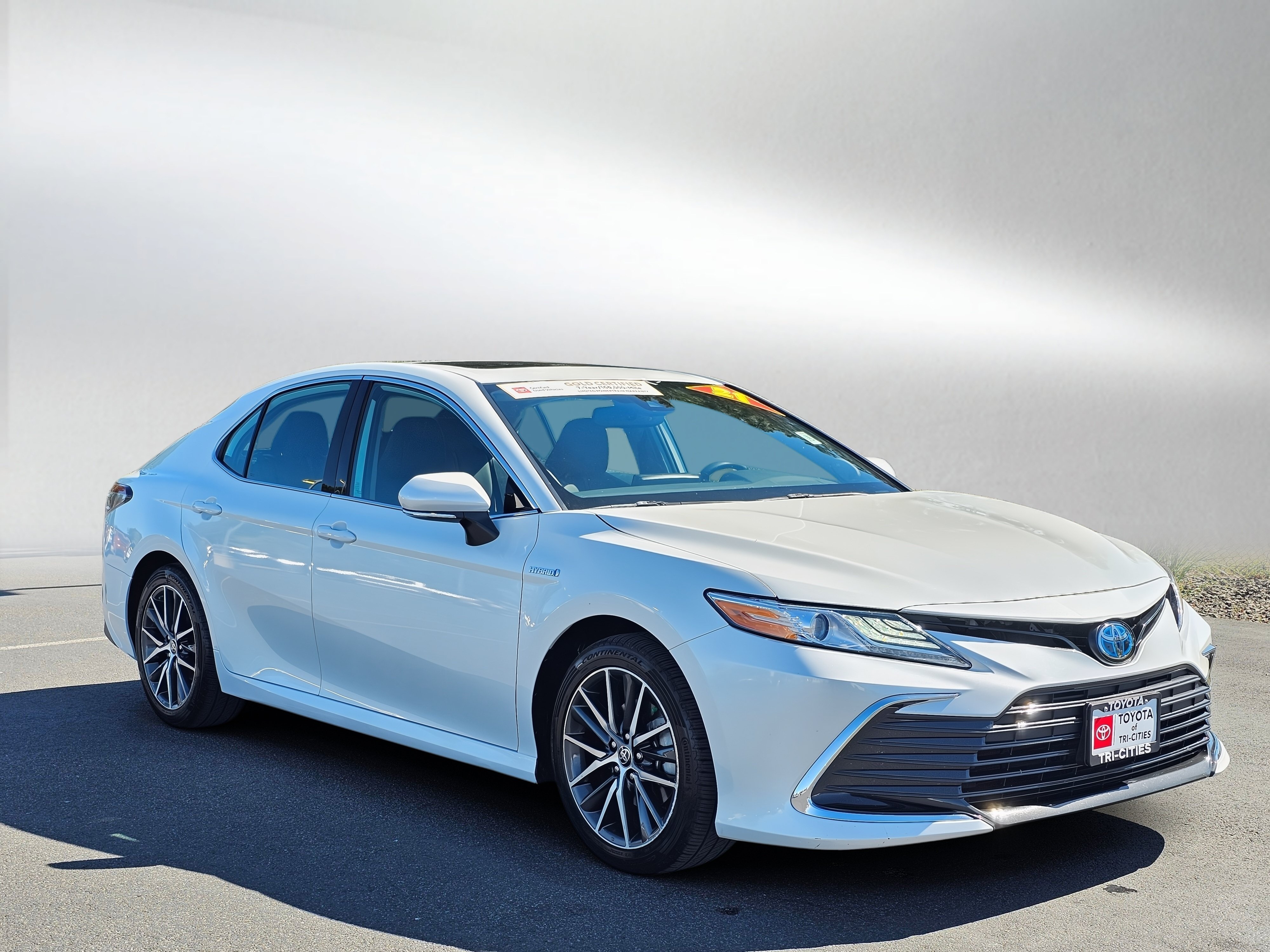 Used 2021 Toyota Camry XLE w/ Navigation Upgrade Package FWD image 7