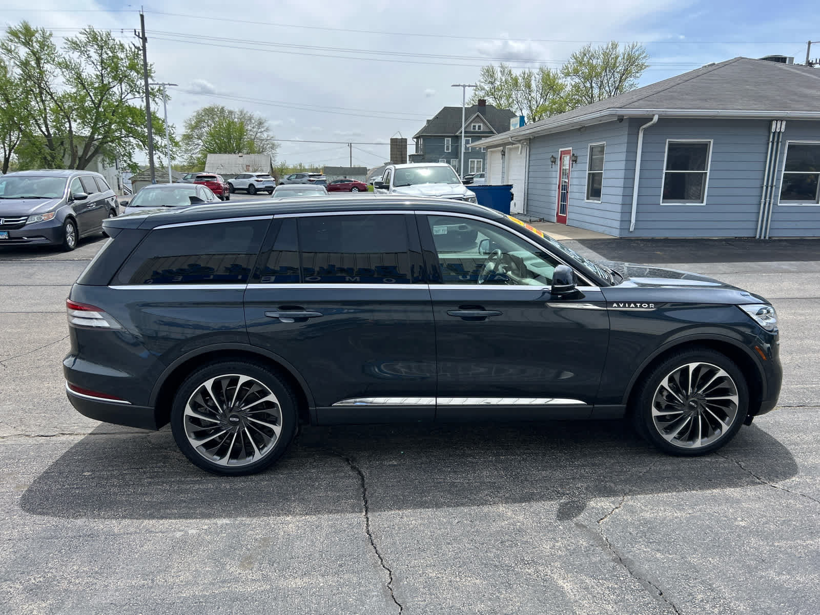 Used 2022 Lincoln Aviator Reserve w/ Equipment Group 201A AWD/4WD image 4