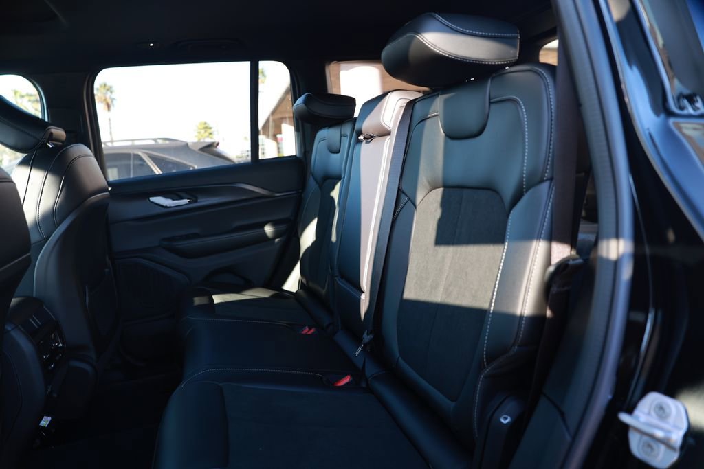 New 2025 Jeep Grand Cherokee Altitude image 27