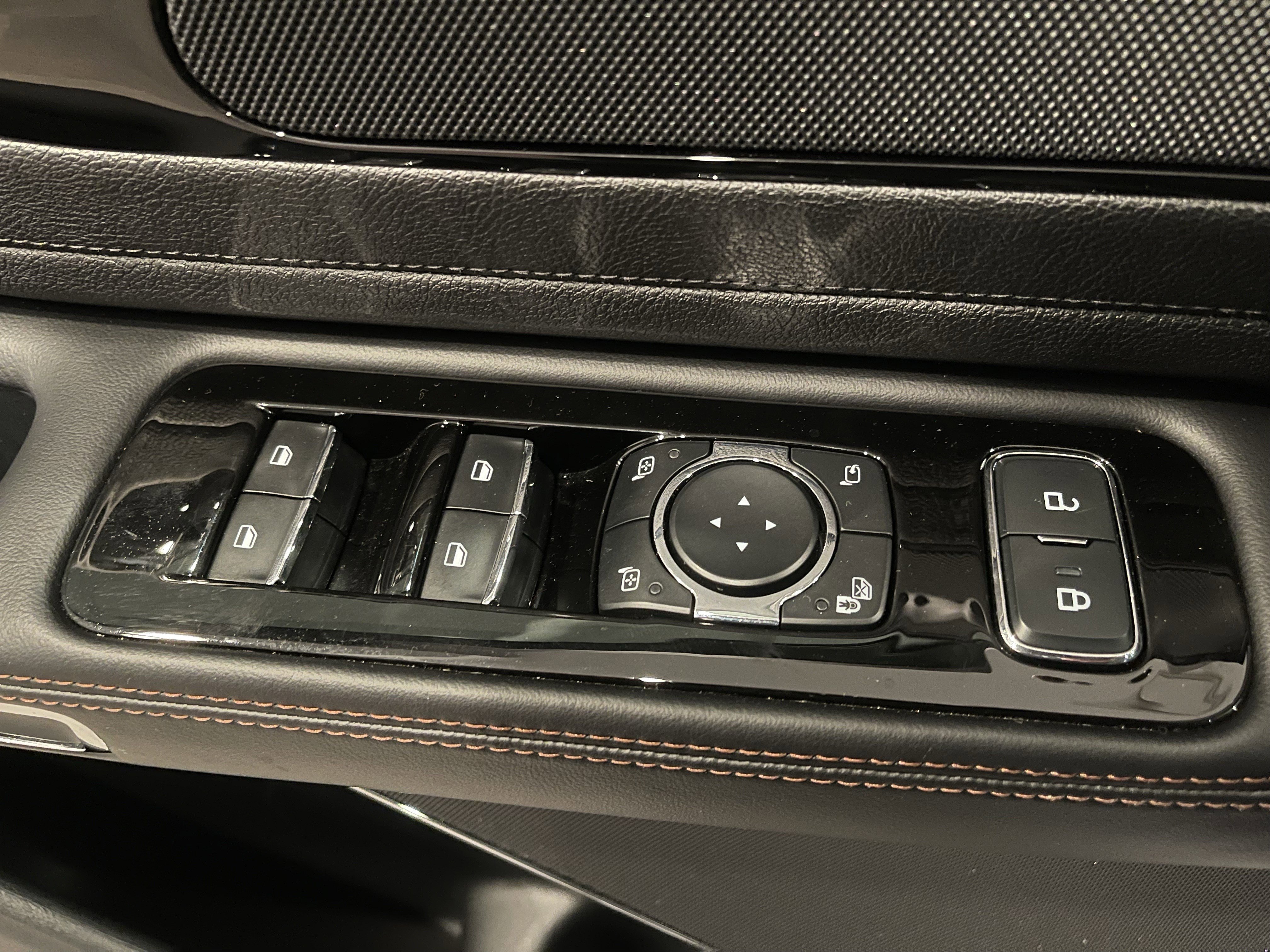 Used 2024 Lincoln Aviator Reserve w/ Equipment Group 201A AWD/4WD image 11