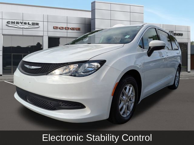 Used 2023 Chrysler Voyager LX image 8