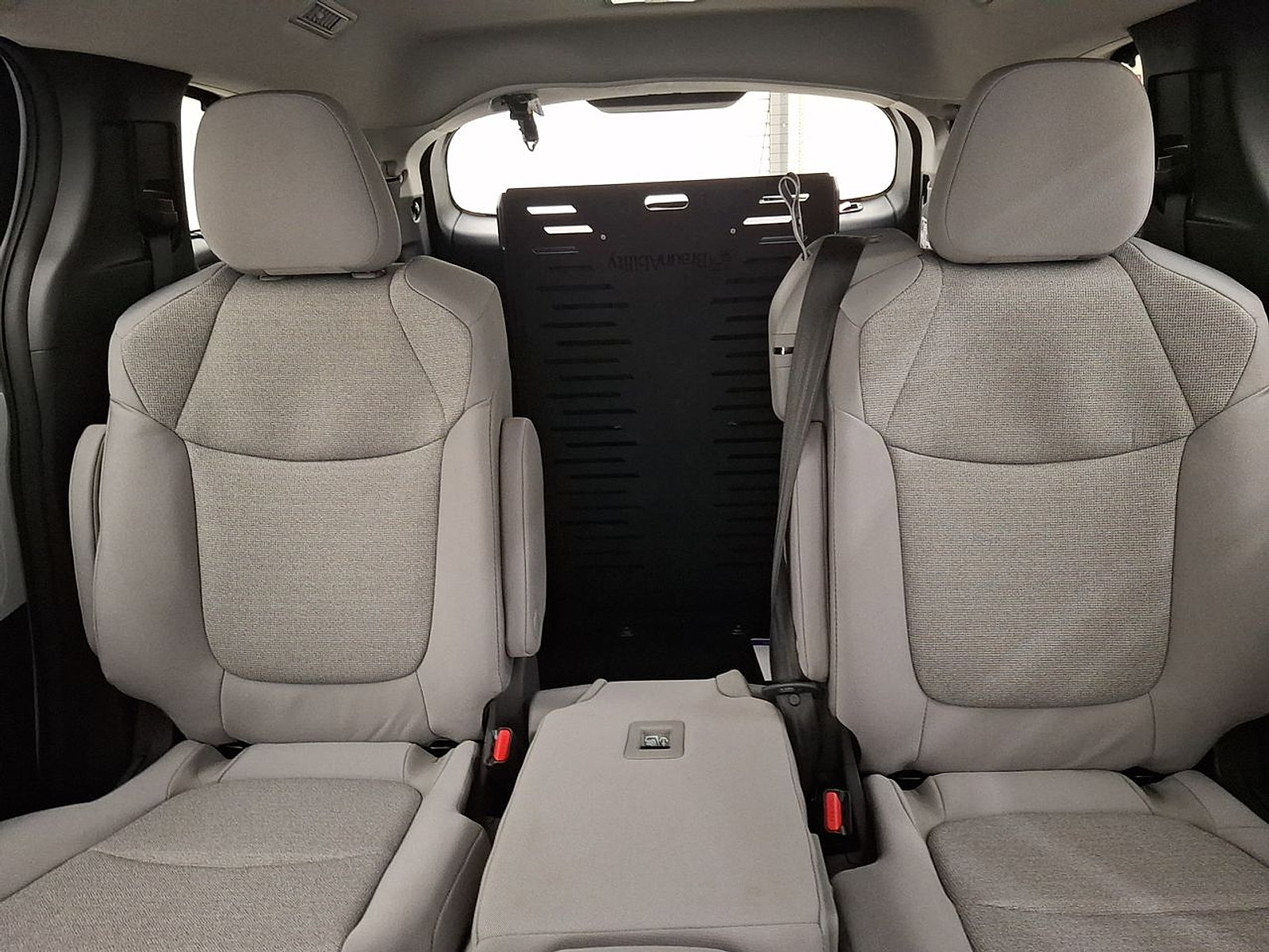 Used 2026 Toyota Sienna LE FWD image 22