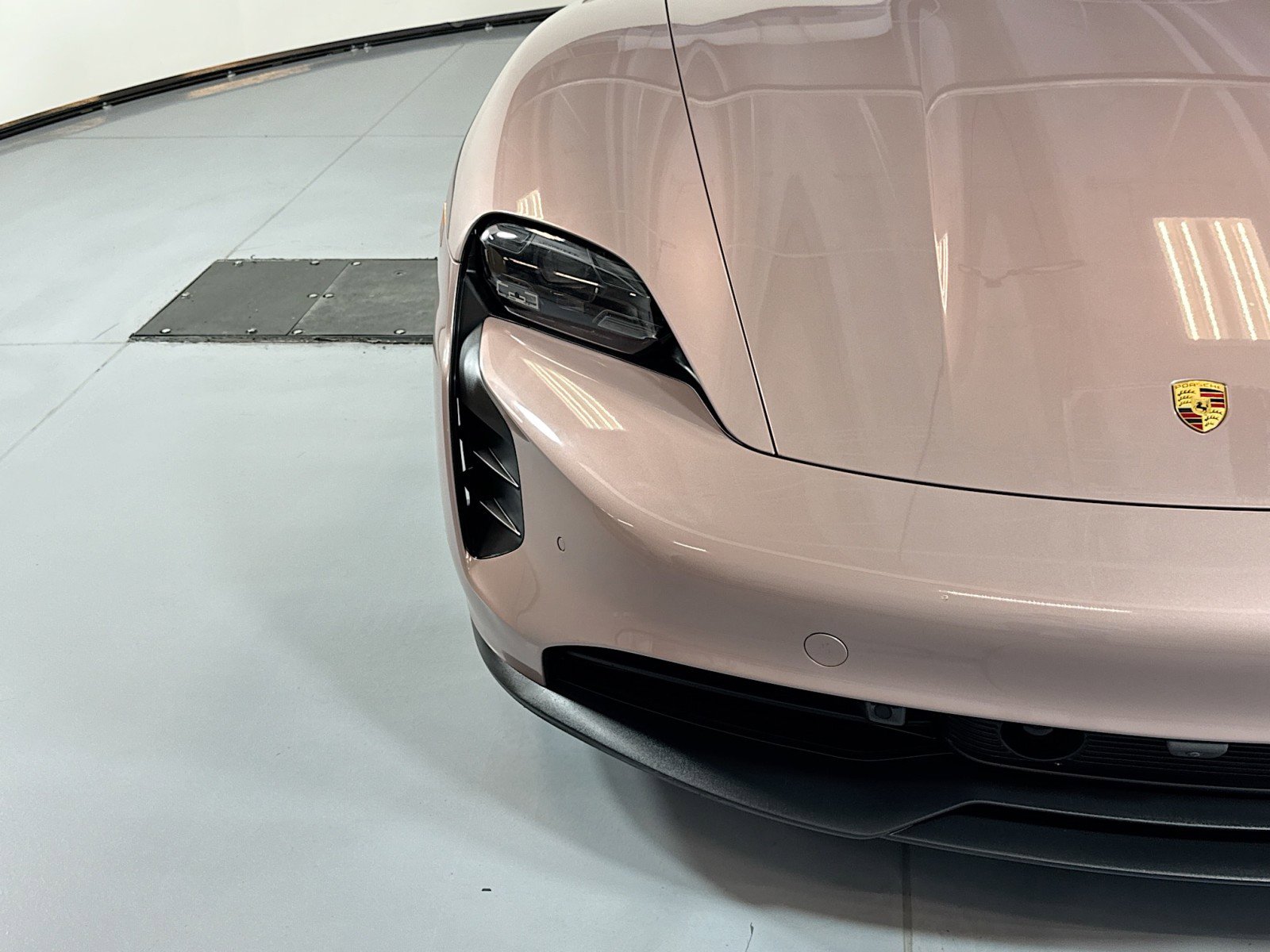 Certified 2022 Porsche Taycan GTS w/ Premium Package (P6U) image 27