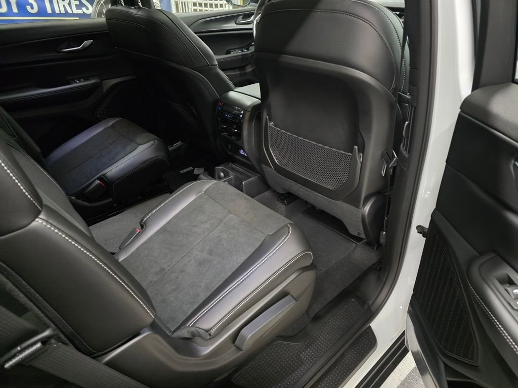 New 2025 Jeep Grand Cherokee L Altitude AWD/4WD image 32