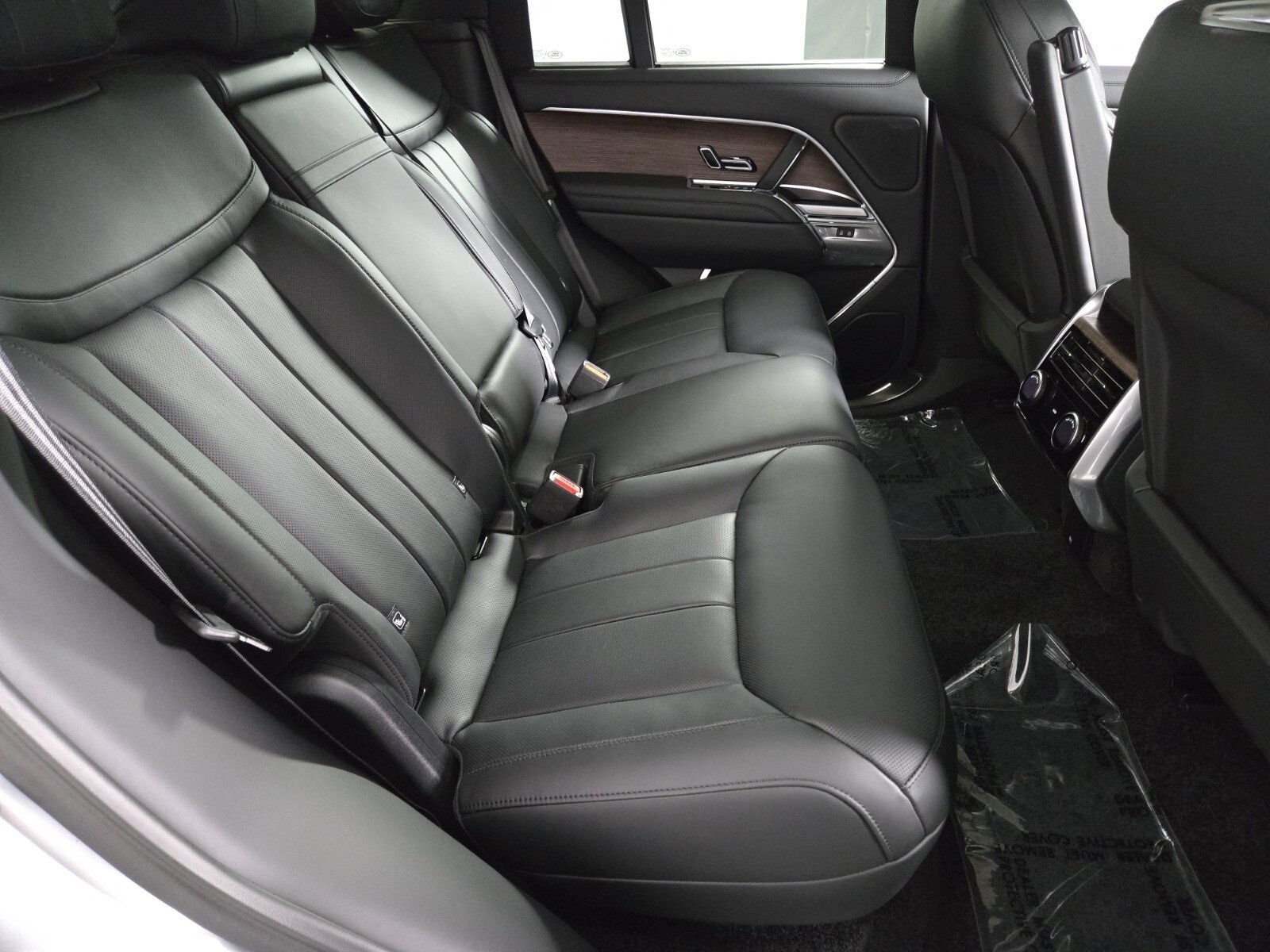 New 2025 Land Rover Range Rover SE image 17