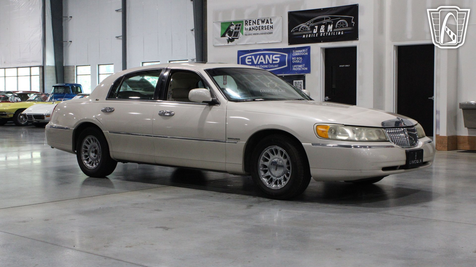 Used 1999 Lincoln Town Car Cartier RWD image 26