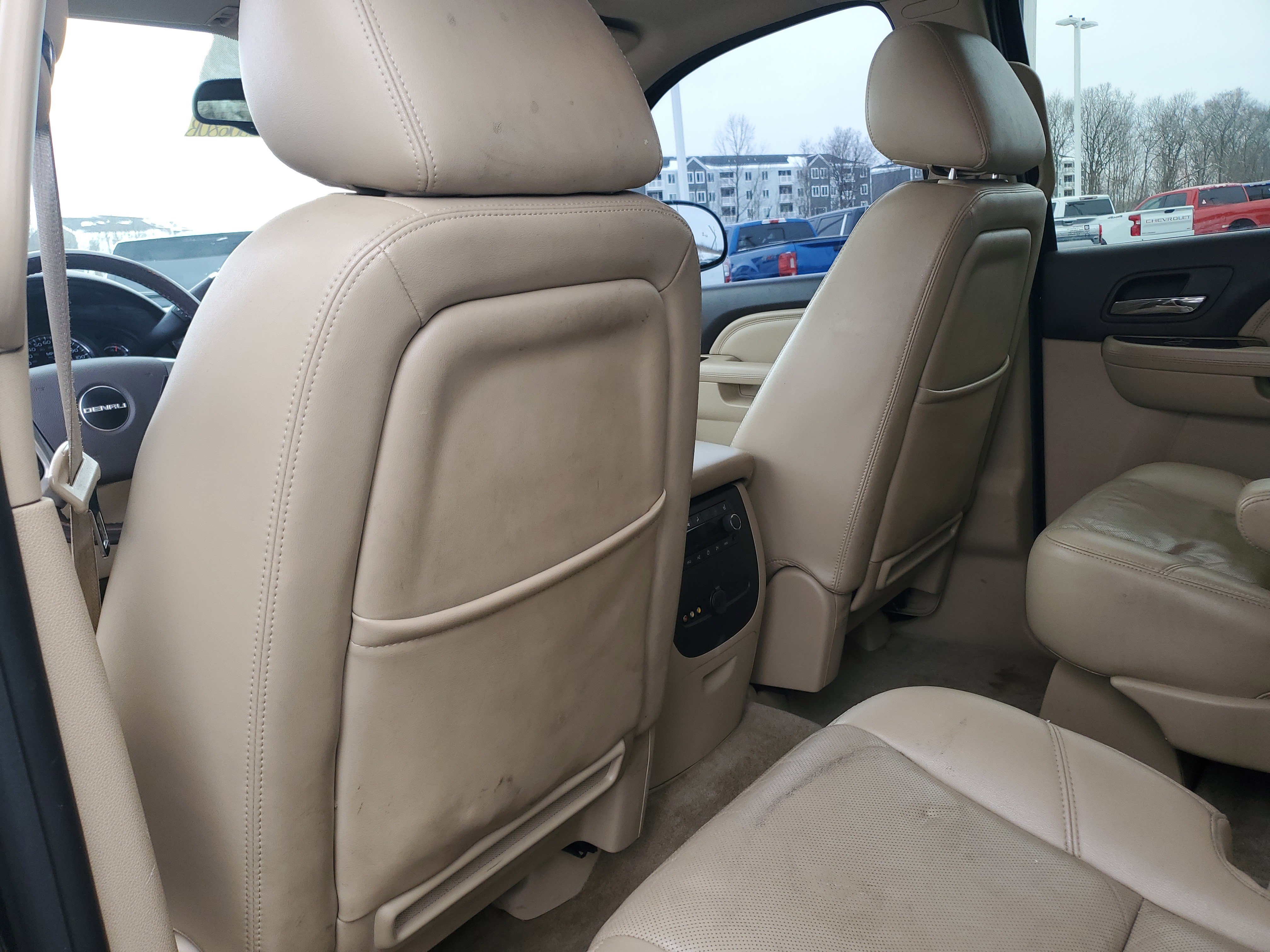 Used 2011 GMC Yukon XL Denali image 30