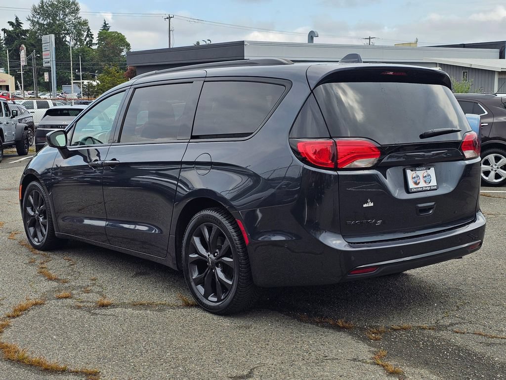 Used 2020 Chrysler Pacifica Touring-L Plus FWD image 6