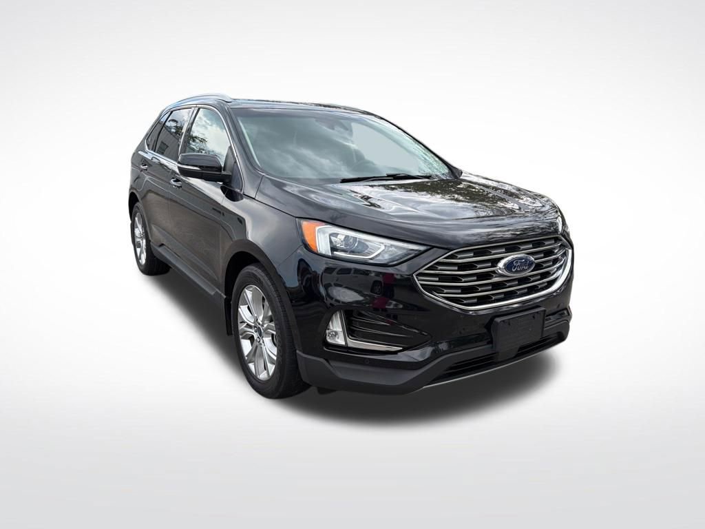 Used 2020 Ford Edge Titanium image 2