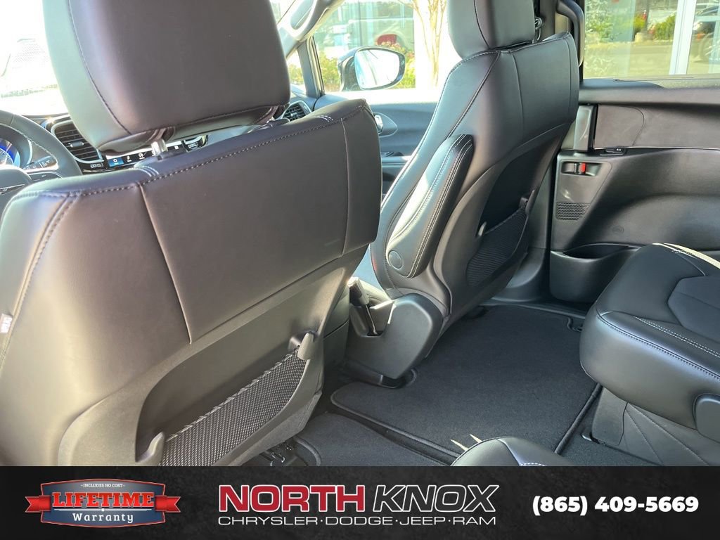 New 2026 Chrysler Voyager LX FWD image 17