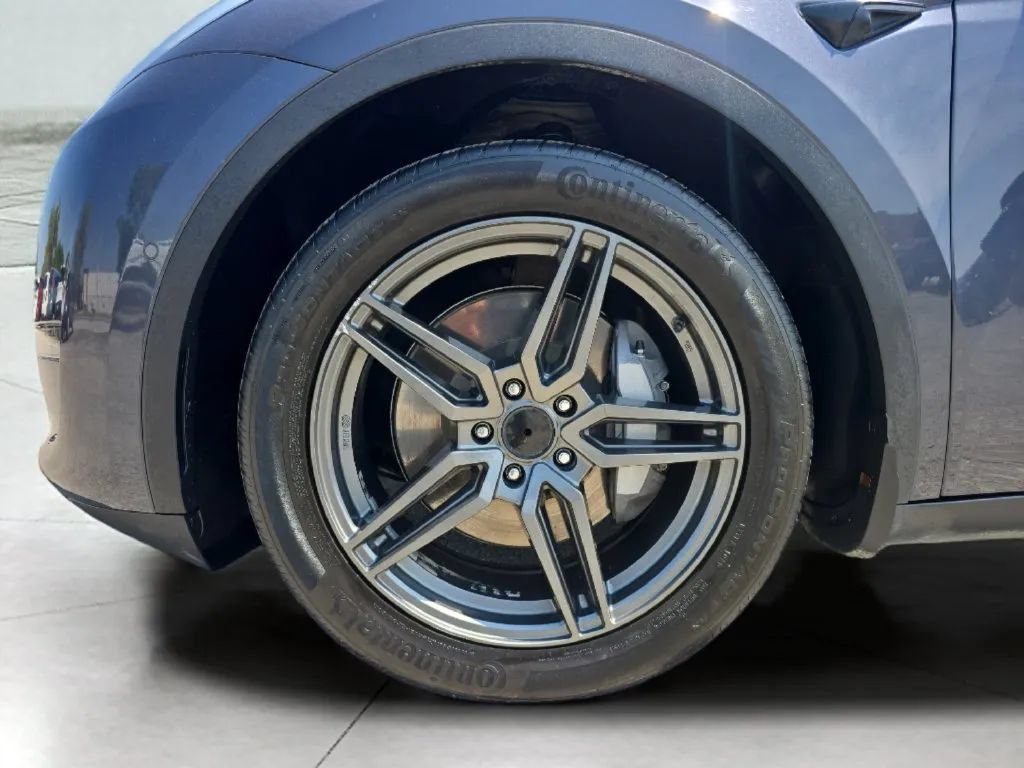 Used 2021 Tesla Model Y Long Range AWD/4WD image 28