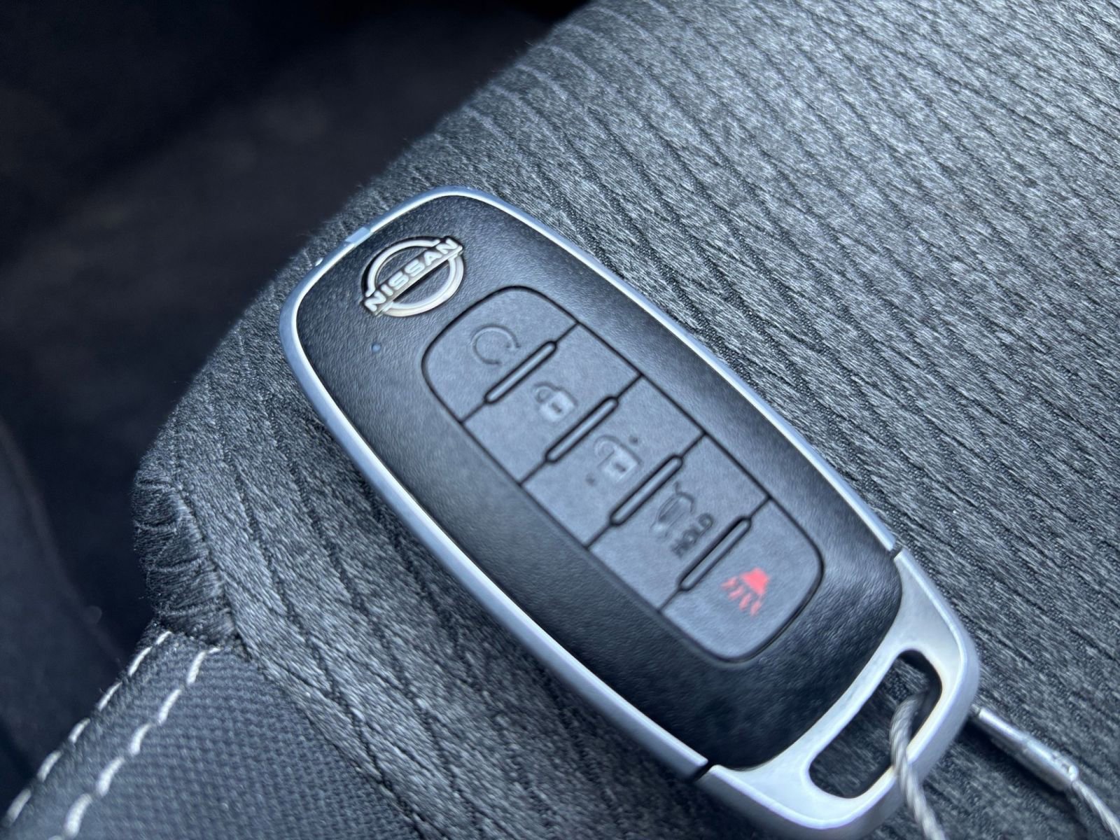 Used 2025 Nissan Rogue SV FWD image 27