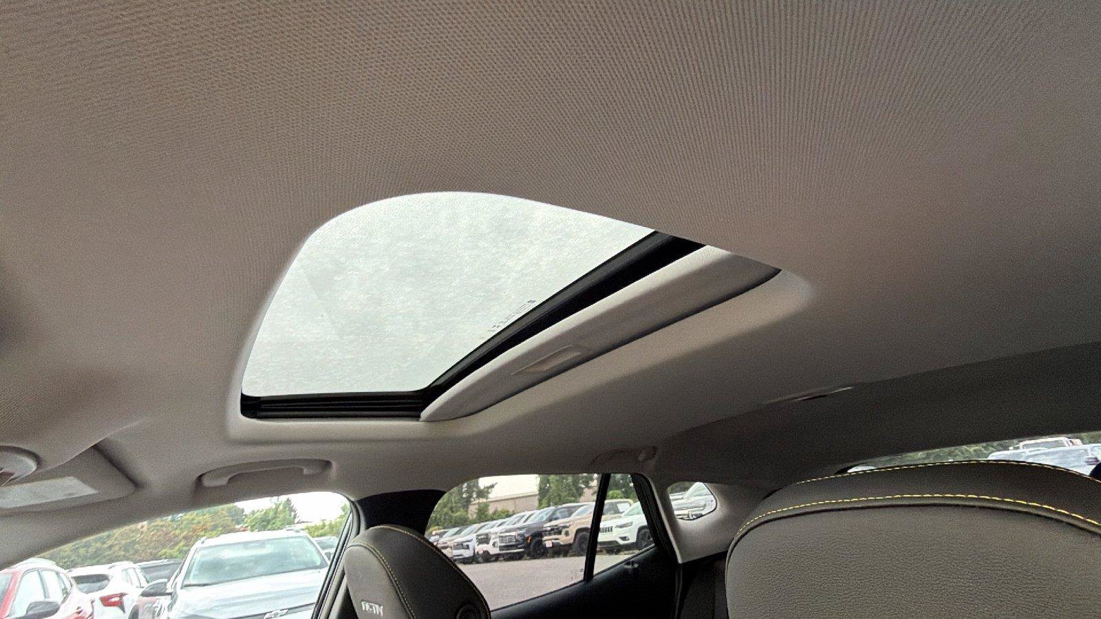 New 2026 Chevrolet Trax ACTIV w/ Sunroof Package FWD image 3