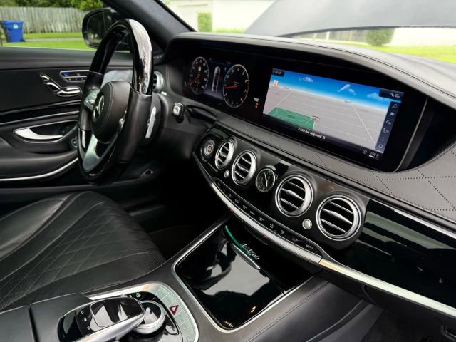 Used 2018 Mercedes-Benz S 560 Sedan w/ Premium Package image 22