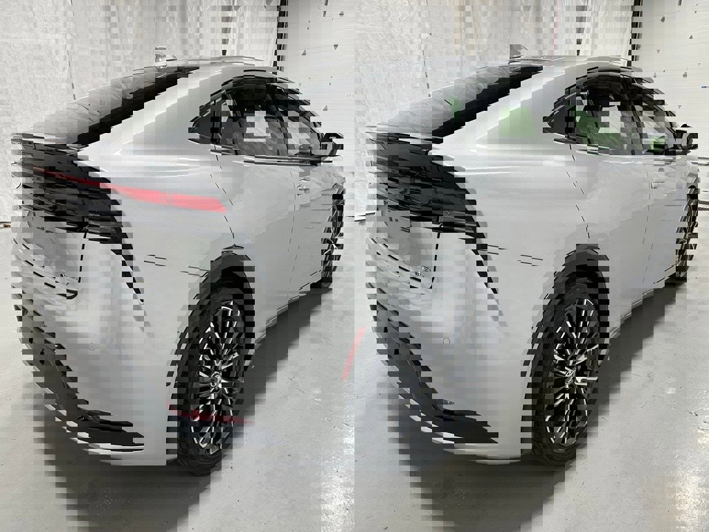 Used 2025 Toyota Prius XLE image 7
