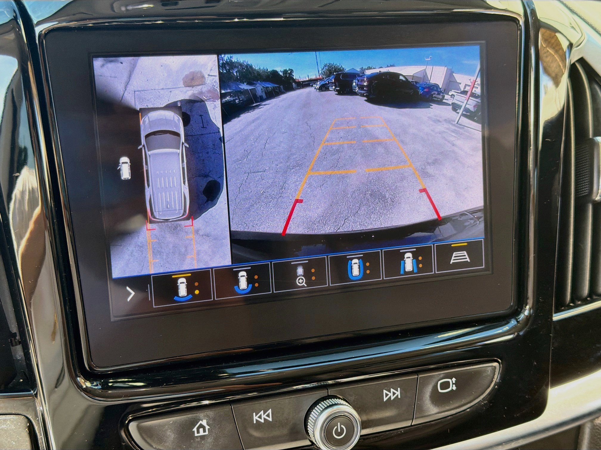 Used 2020 Chevrolet Traverse LT w/ LT Premium Package FWD image 14