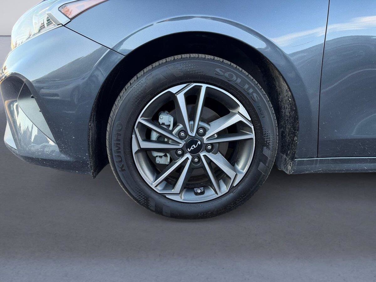 Used 2023 Kia Forte LXS FWD image 14