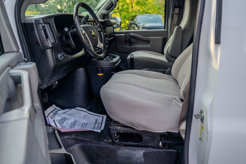 Used 2016 Chevrolet Express 2500 Extended RWD image 12