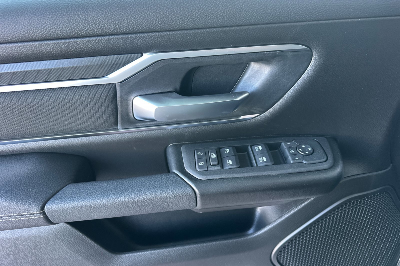 New 2026 RAM 1500 4x4 Crew Cab image 10