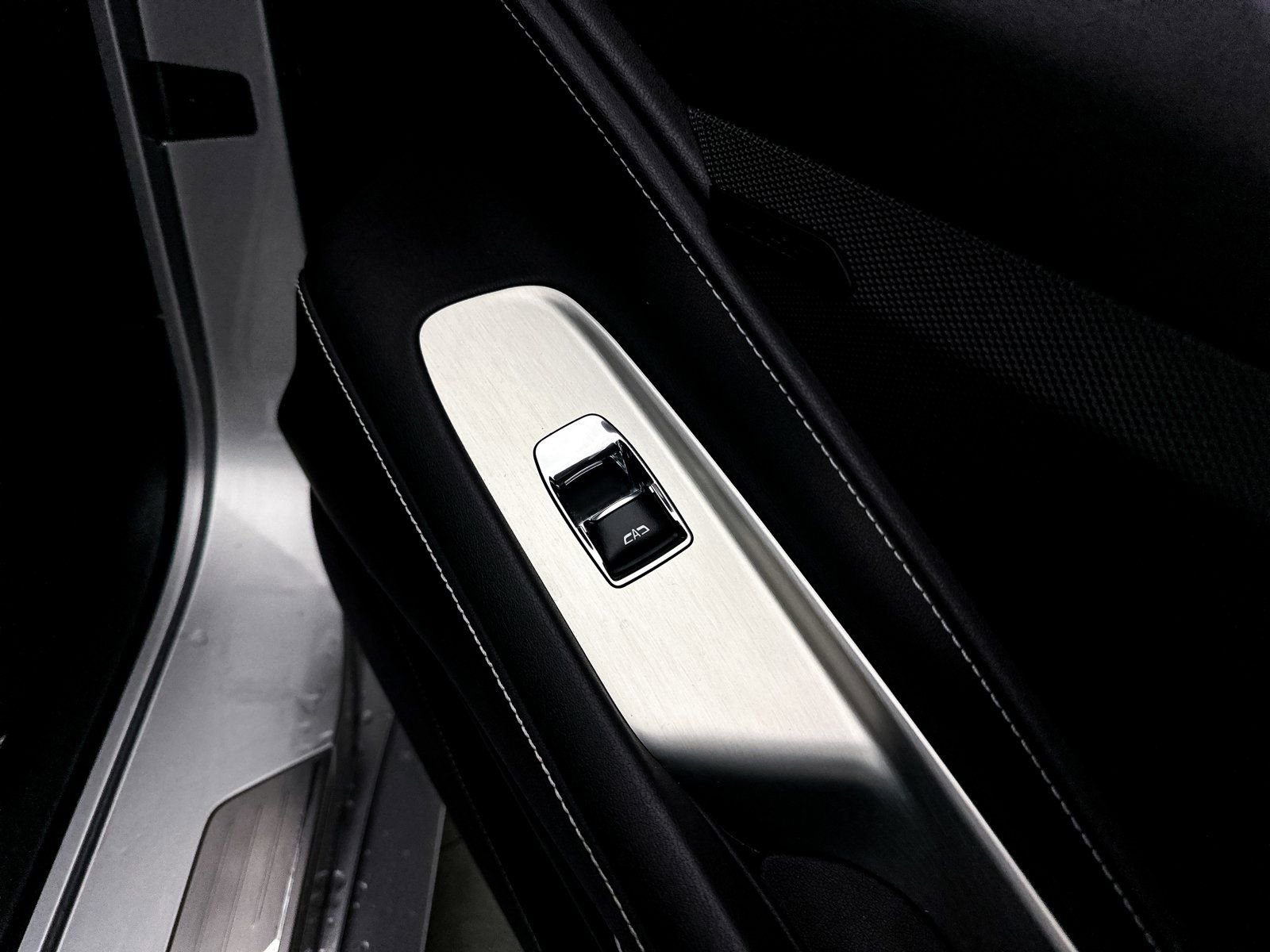 Used 2020 Chevrolet Corvette Stingray Coupe w/ 1LT image 32