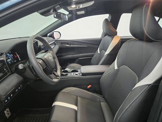 Used 2025 Toyota Camry SE FWD image 13