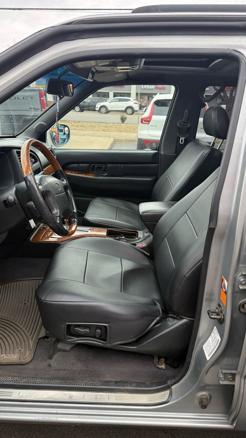 Used 2001 INFINITI QX4 4WD w/ (S02) Sport Pkg image 6