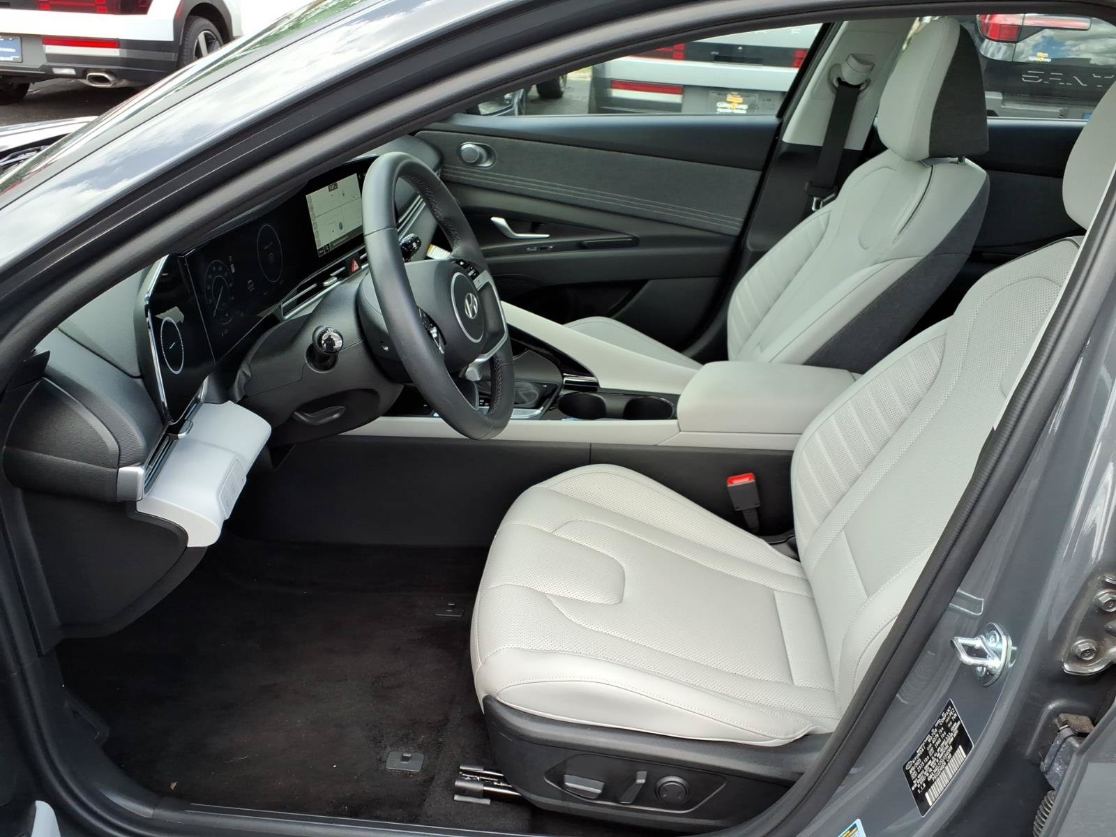 New 2025 Hyundai Elantra Limited FWD image 4