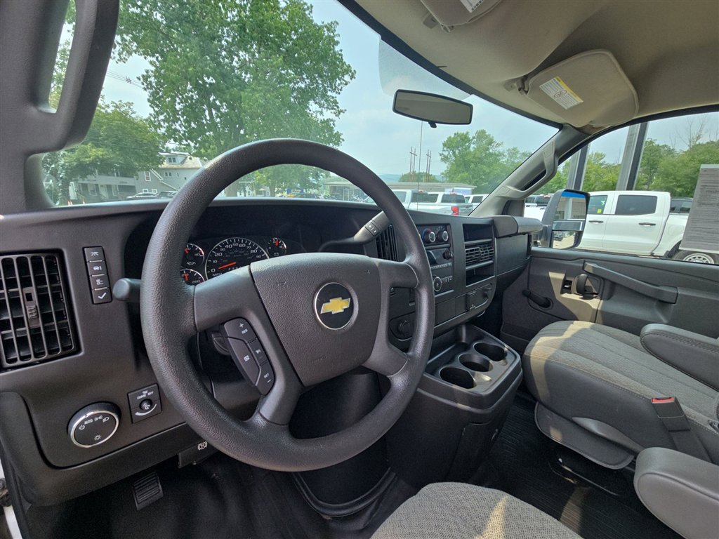 Used 2018 Chevrolet Express 3500 w/ Driver Convenience Package image 10