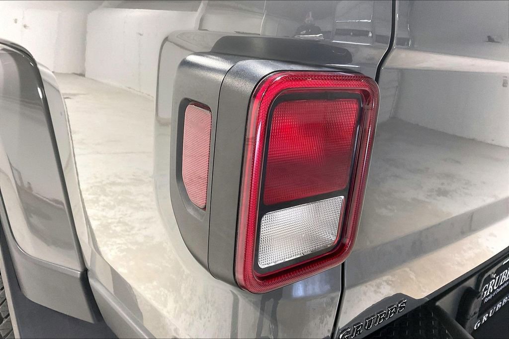 Used 2022 Jeep Gladiator Willys image 38