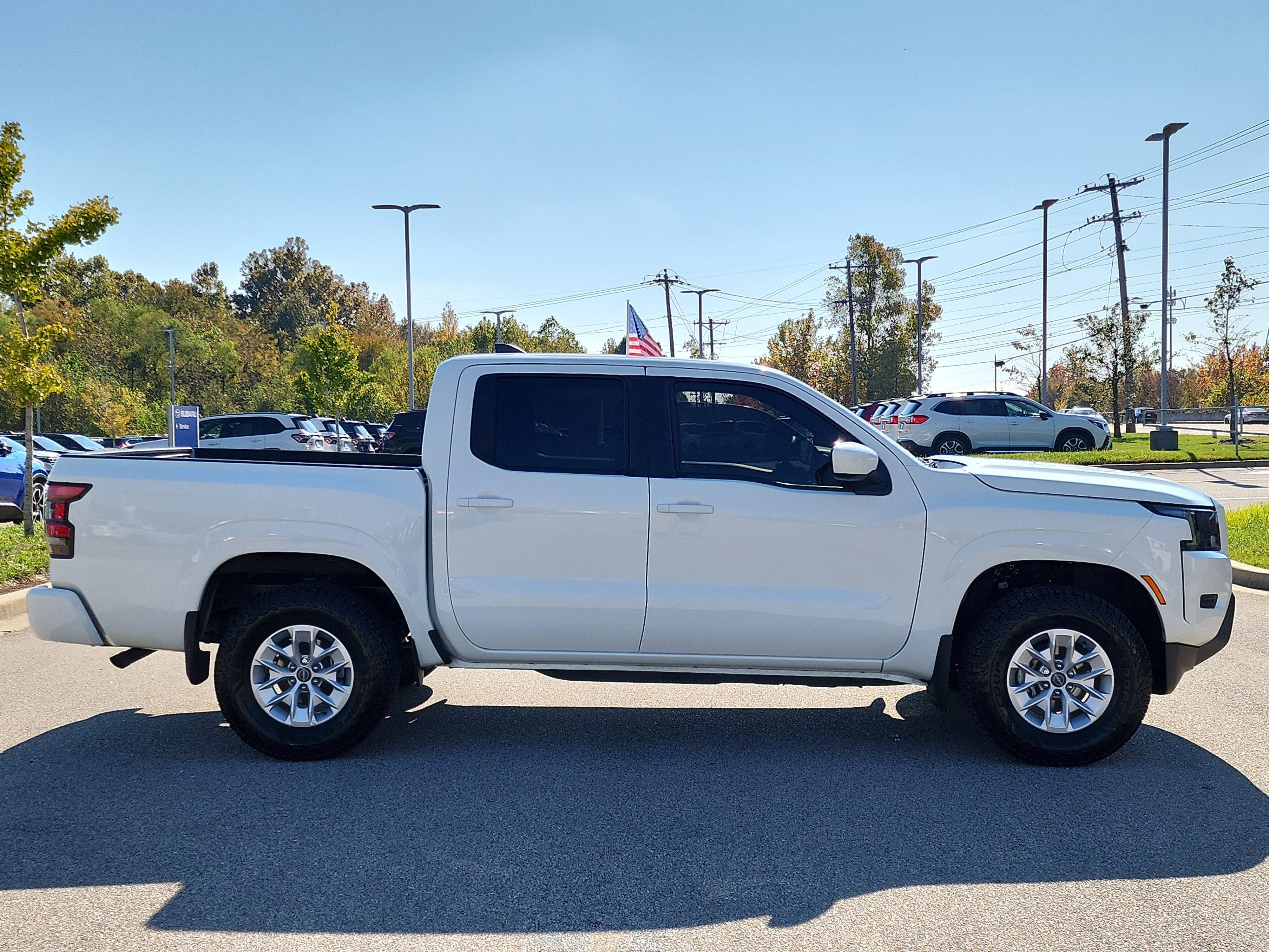 Used 2024 Nissan Frontier SV w/ Tow Package image 2