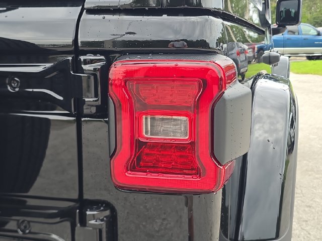 New 2026 Jeep Wrangler Unlimited Sahara w/ Safety Group AWD/4WD image 8