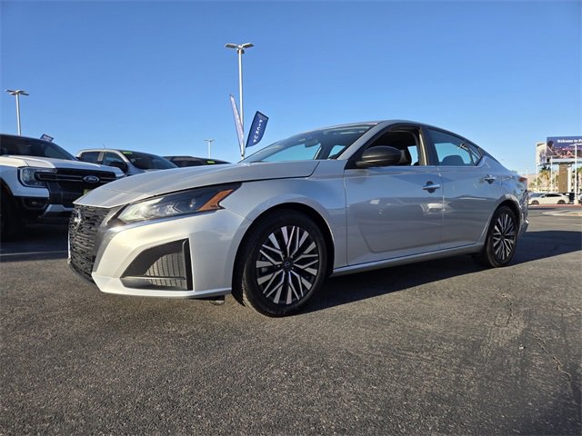 Used 2024 Nissan Altima 2.5 SV image 3